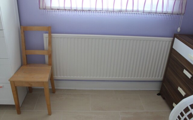 Lovely 3 Bedroom House With Large Garden
