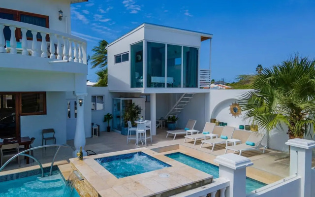 Villa Salina - 5BR w Pool Jacuzzi Sauna
