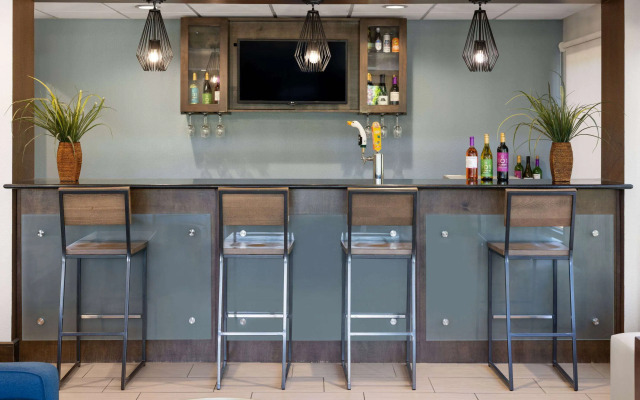 La Quinta Inn & Suites by Wyndham LaGrange / I-85