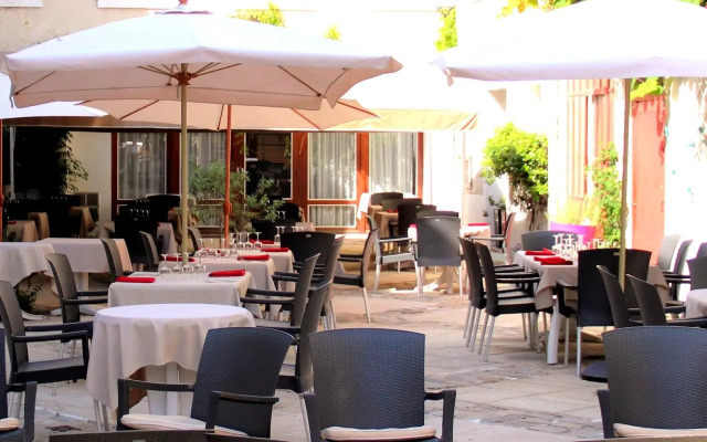 Logis Hotel Le Cheval Noir