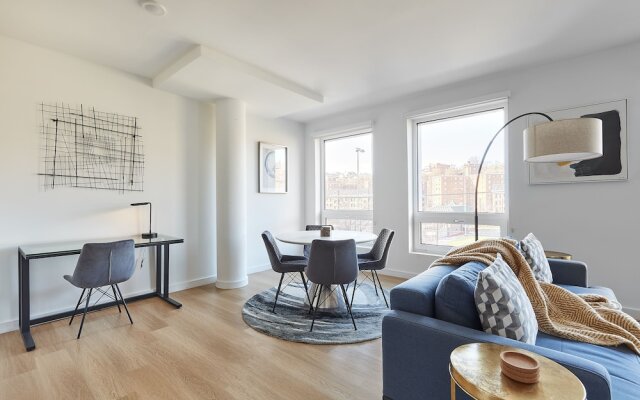 Stylish 2 BR w Roof Deck Access - Mins to NYC