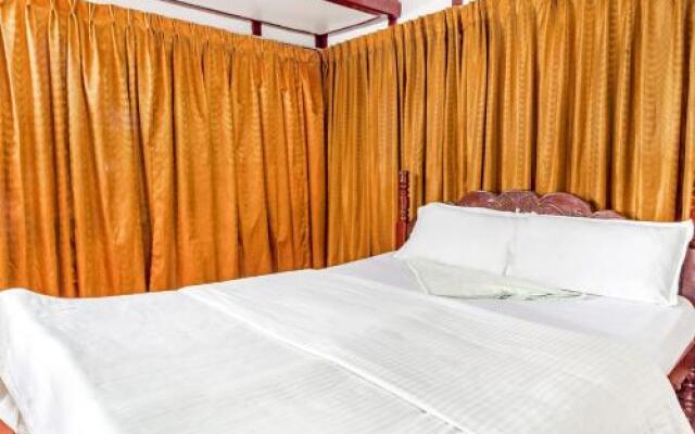 1 BHK Houseboat in Pallathuruthy, Alappuzha, by GuestHouser (25F4)