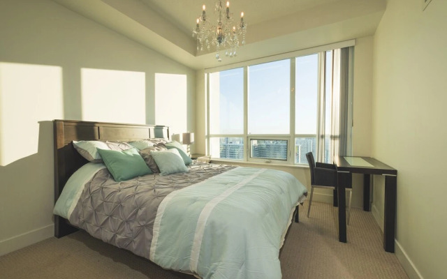 Stunning Suites Luxurious Downtown Condo