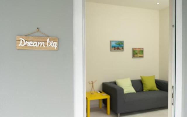 Hideout Suites - steps from Eagle Beach
