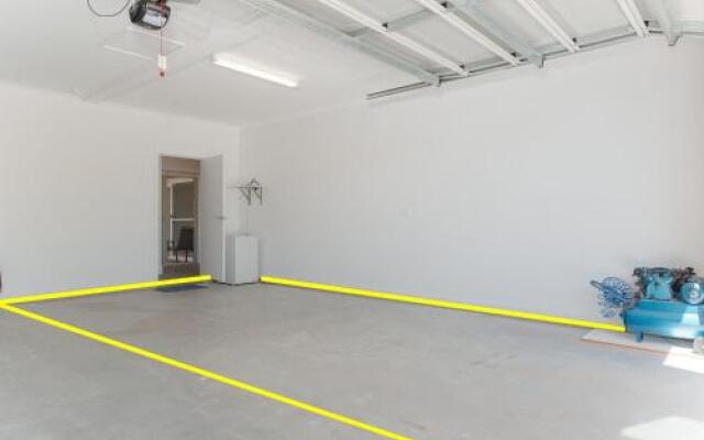 5 Bent Street - huge house with Foxtel & Aircon