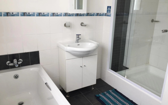 Hadingham Russell Holiday House