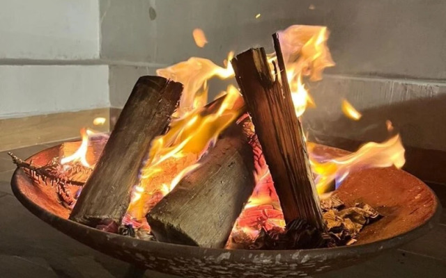 Casa com 4 Su tes Jacuzzi e Lareira Externa