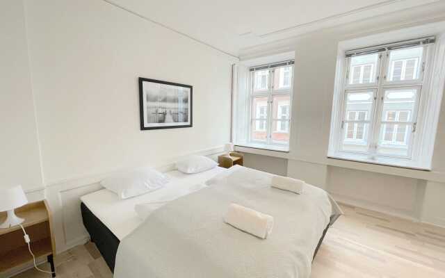 ★Luxury TIVOLI Apt · Scandinavian Design · Heart of CPH★