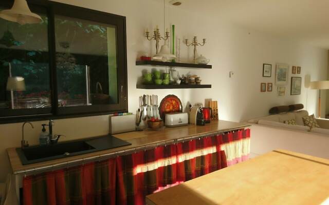 Dreamy Villa in Bruniquel with Jetty