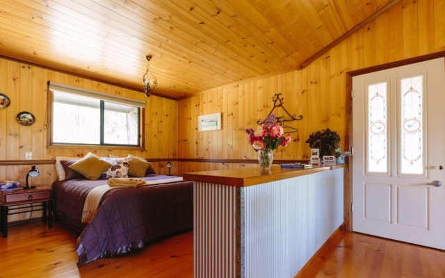 Tuckeroo Cottages & Gardens – Hotel Rooms – Barney View