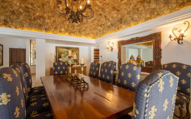 Amazing Oceanfront Villa Near Downtown: Villa Grande