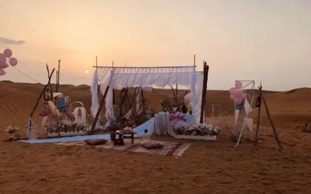 Enjoy the Starry and Desert Scenery Hotel