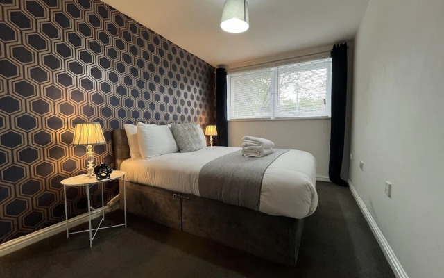 Modern Spacious Apartment in Private Grounds