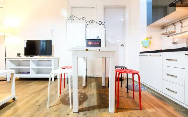 Modern And Comfy 3BR Bassura City Apartment