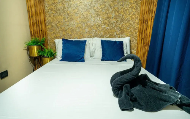 6br penthouse 1 block lleras park