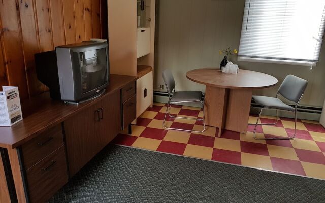 Deerview Lodge & Cabins - Princeton BC