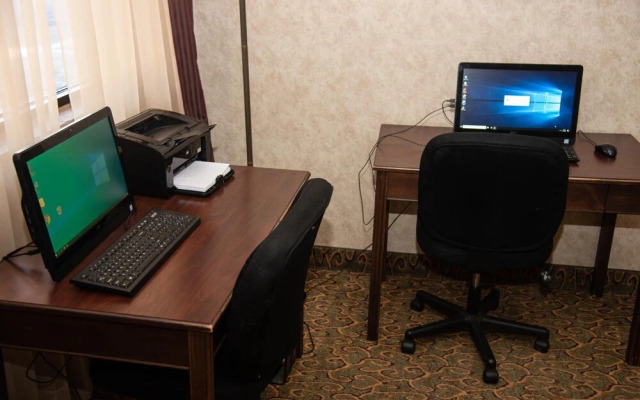 Holiday Lodge Hotel & Conference Center