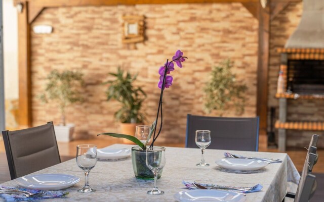 Inviting Mansion in Calpe with Hot Tub