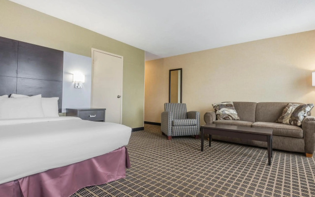 Quality Inn & Suites Downtown