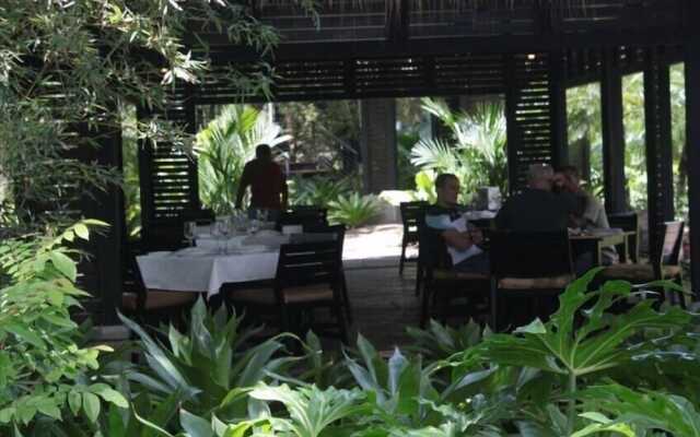 Jet Luxury at Langosta BeachResortVillas