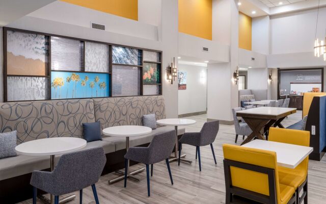 Hampton Inn & Suites Agoura Hills