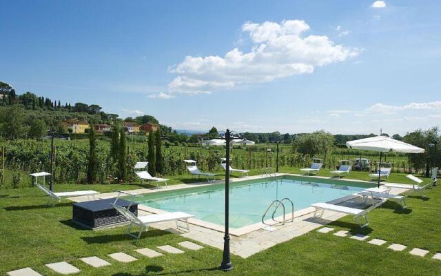 Farmhouse Pool 13 Px