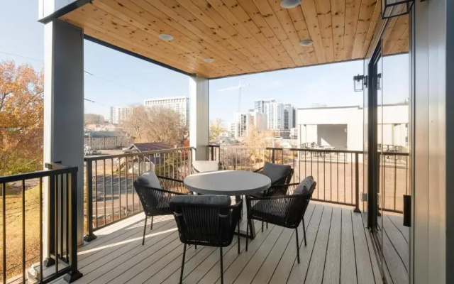 The Grove by AvantStay – Stylish Group Stay with Private Bathrooms