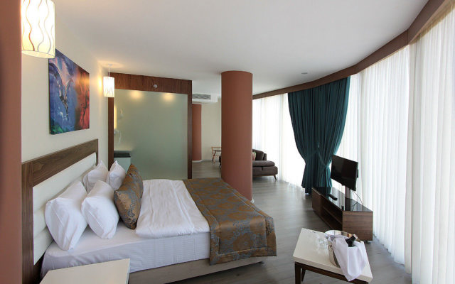 Forum Suite Hotel