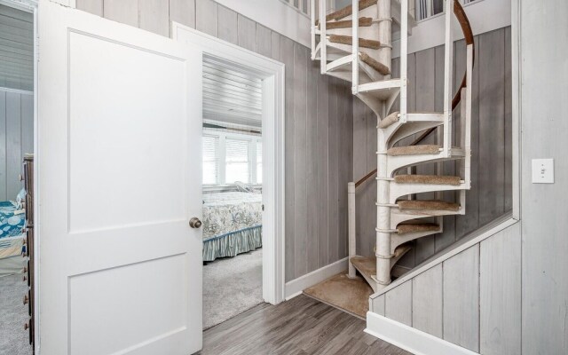 Inhale, Exhale 6 Bedroom Home by Redawning