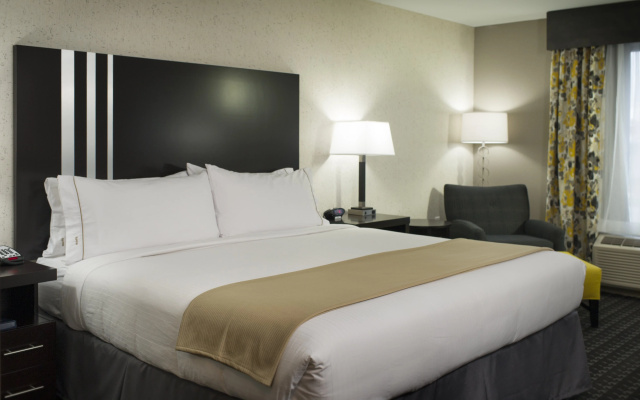 Holiday Inn Express And Suites Madison Centra