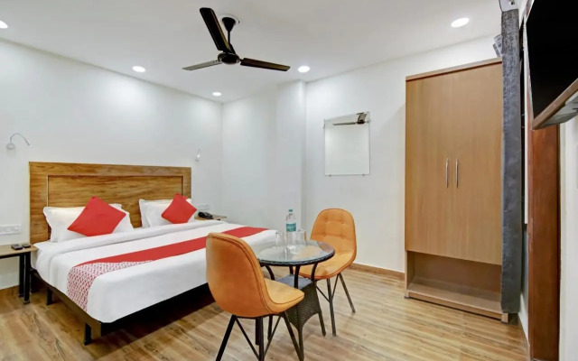 Oyo Flagship 703579 Santosh Residency