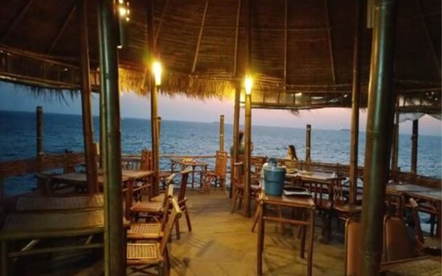 Paree Hut Resort Koh Sichang