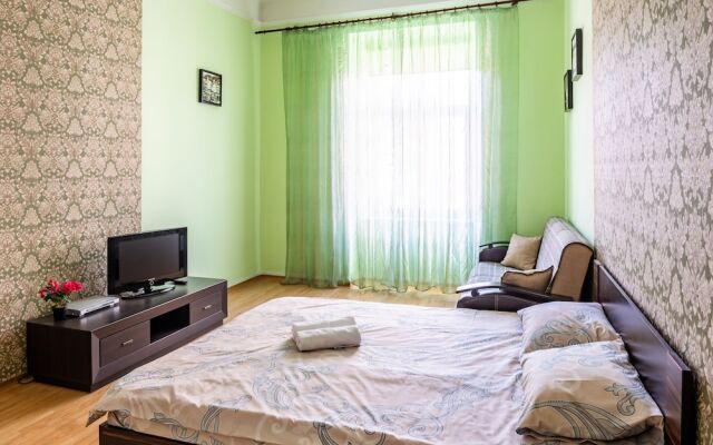 Apartments on Square Rynok on Theatralna Street NEW