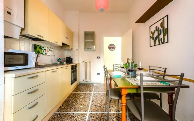 Hostly - The Urban Garden House - 3 Bedrooms, Garden, Great Location!