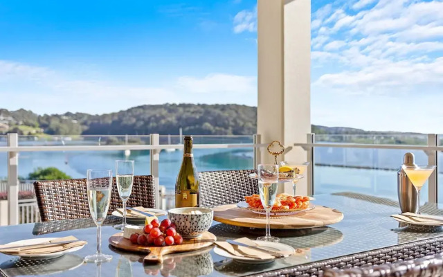 Southbound Escape at the Wharf