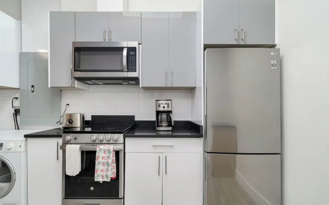 Charming 1BR Lakeside
