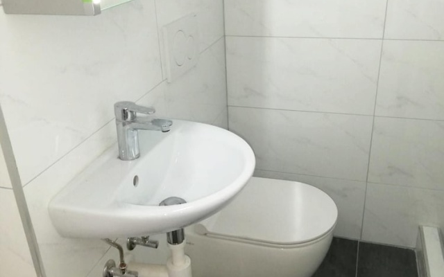 Studio in Neuchâtel, with Enclosed Garden And Wifi - 2 Km From the Beach – Bathroom – Neuchatel