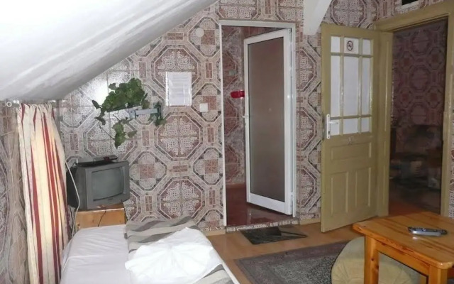 Shans 2 Hostel