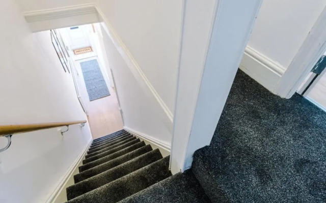Spacious Bed Rest Stay in Salford City