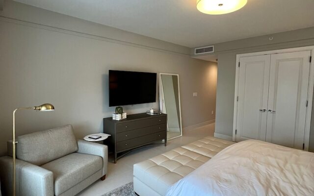 Suite - City View at Four Seasons Miami