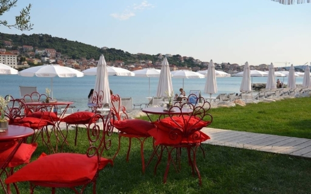 Room Ivo - with garden: R2 Trogir, Riviera Trogir