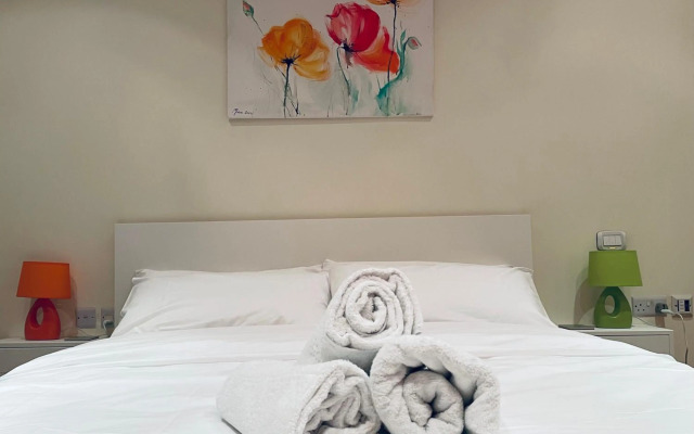 Valletta Collection - Merchant Str Apartment with large yard