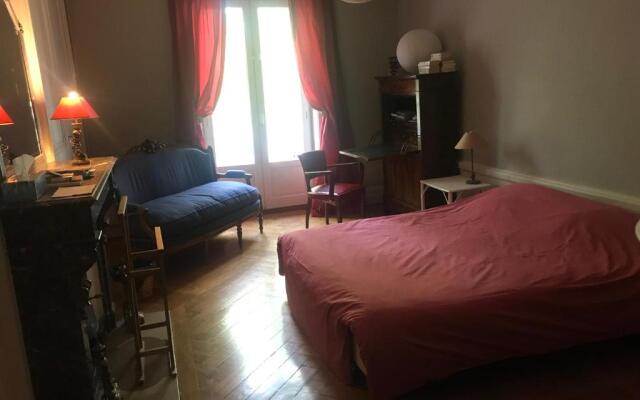 Berges du Rhône/ Chambre avec balcon