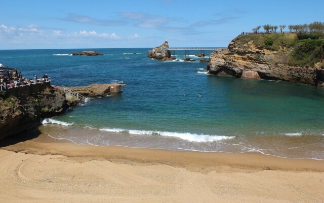 Gorgeous Villa in Anglet With Swimming Pool