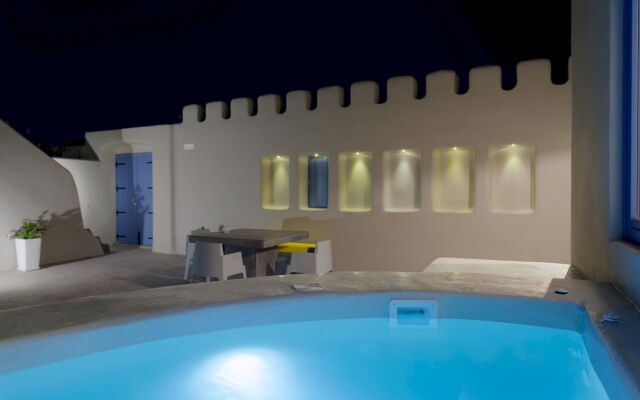 Luna Santorini Suites