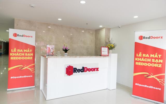 RedDoorz Plus near E-Town 2