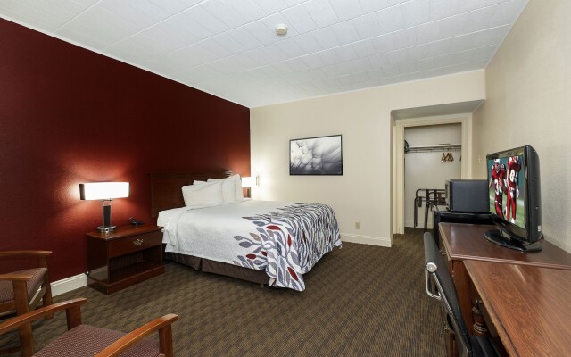 Red Roof Inn & Suites Hazleton