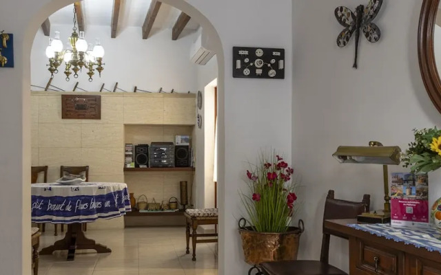 Spacious Villa With Garden