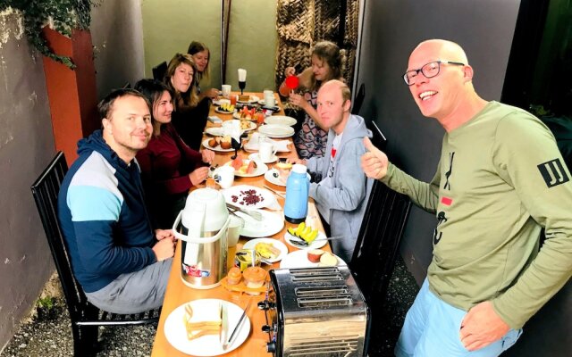 Savannah House - Hostel