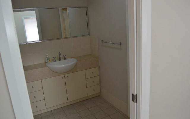 Sandcastles, 5/8 Ala Moana Way